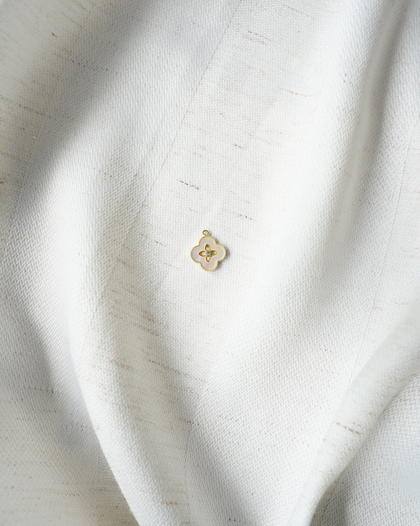 Charm Kleeblatt Perlmutt