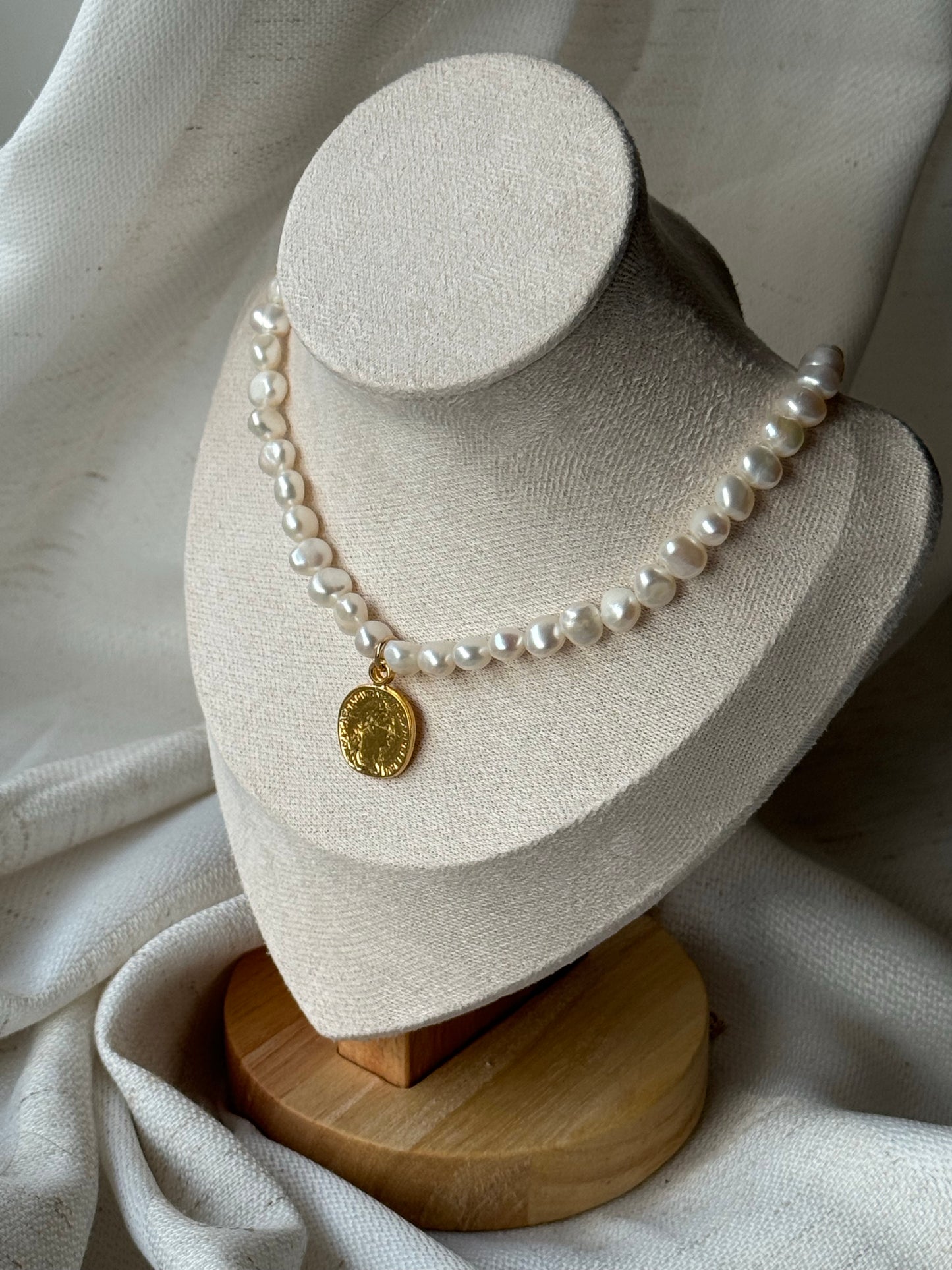 Perlenkette mit Coin